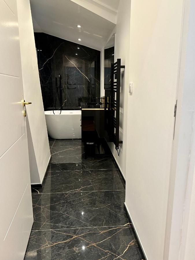 Bel Appartement Avec Parking Au Coeur De แร็งส์ ภายนอก รูปภาพ